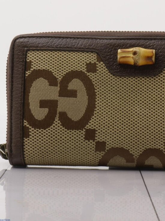 Gucci Handbags - Gucci Wallet